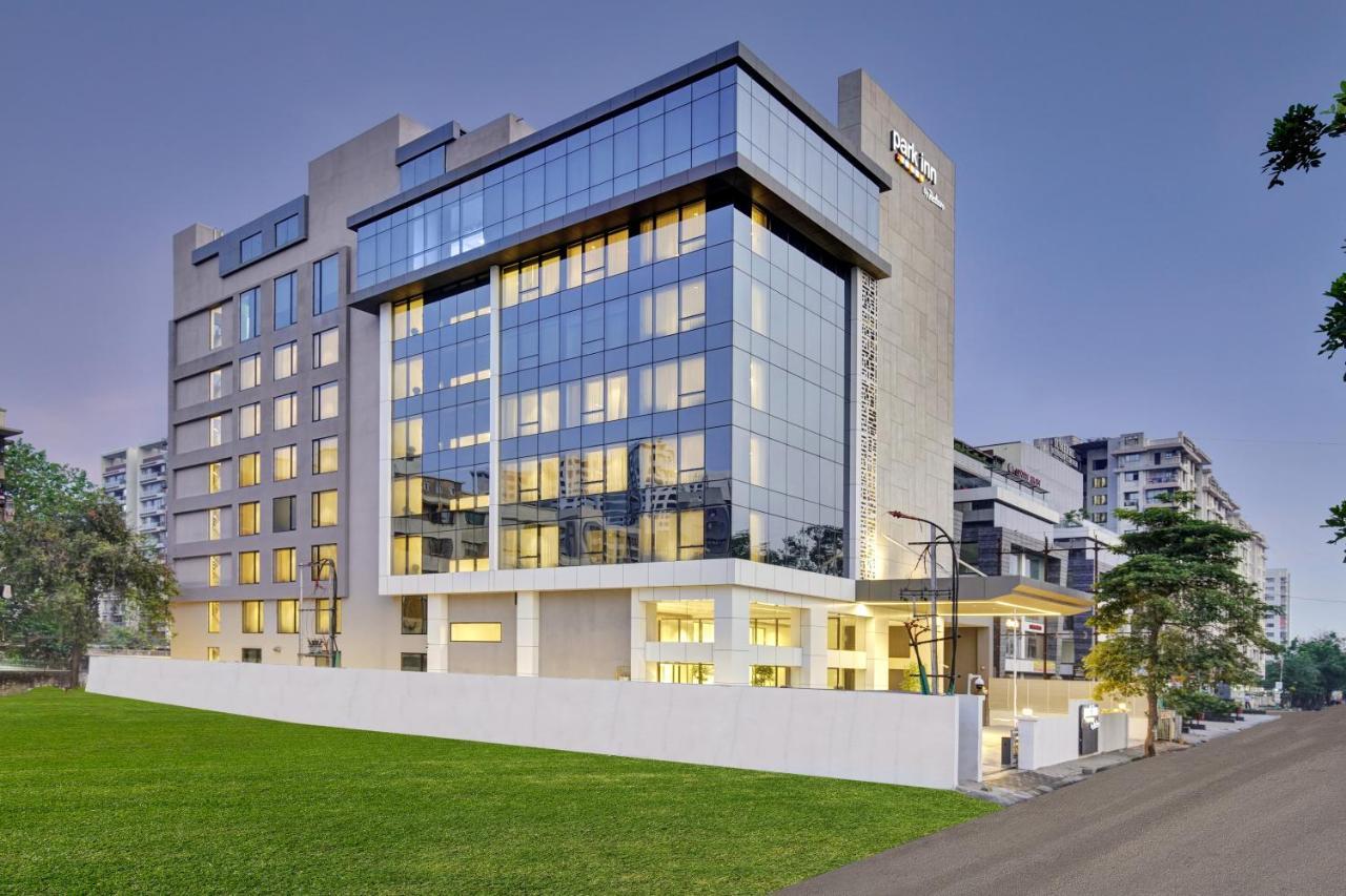 Park Inn By Radisson Surat Esterno foto