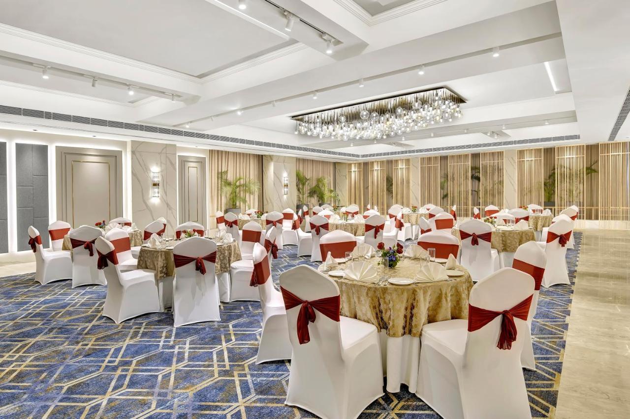Park Inn By Radisson Surat Esterno foto