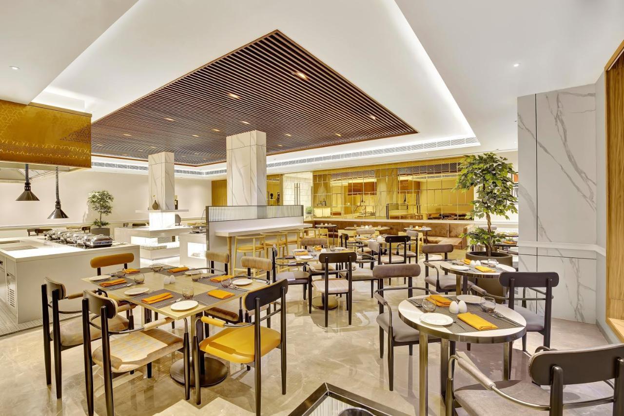 Park Inn By Radisson Surat Esterno foto
