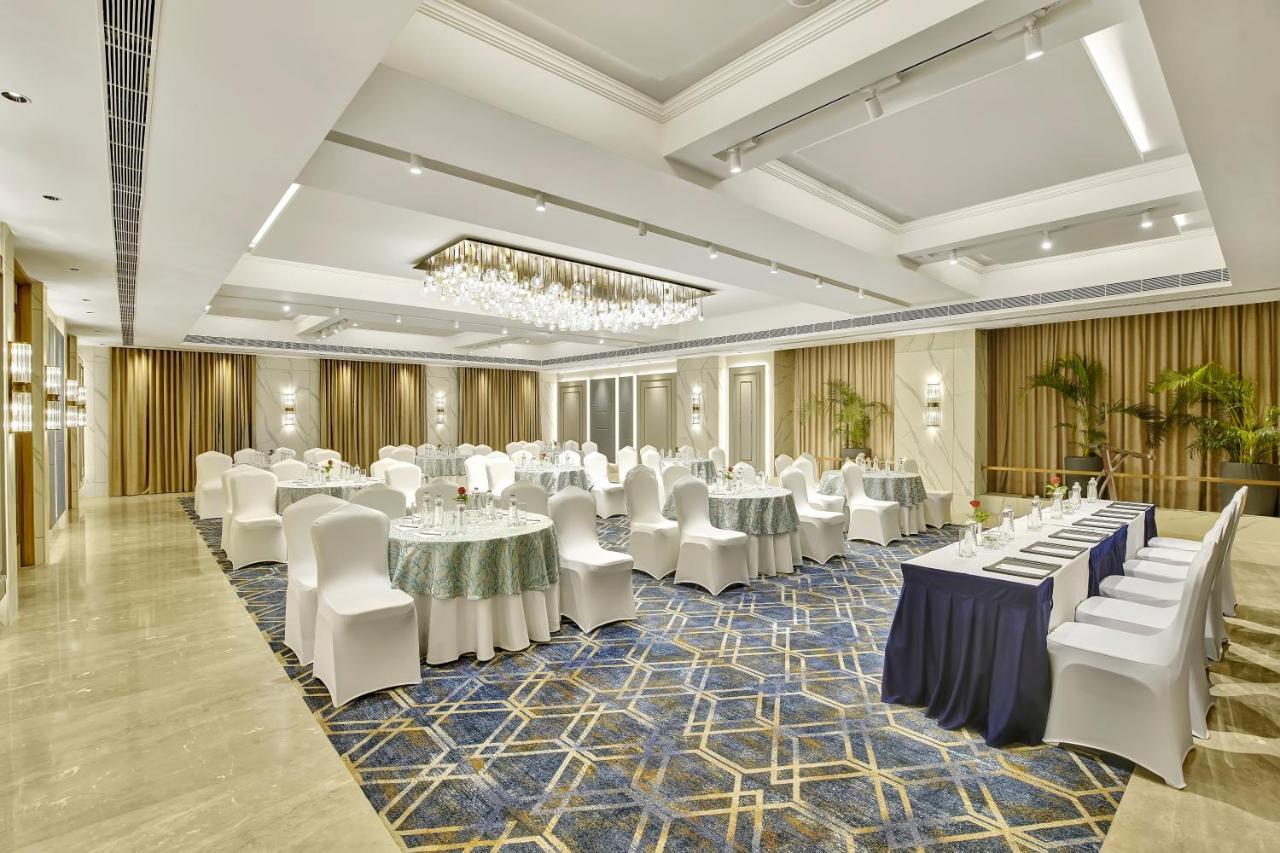 Park Inn By Radisson Surat Esterno foto