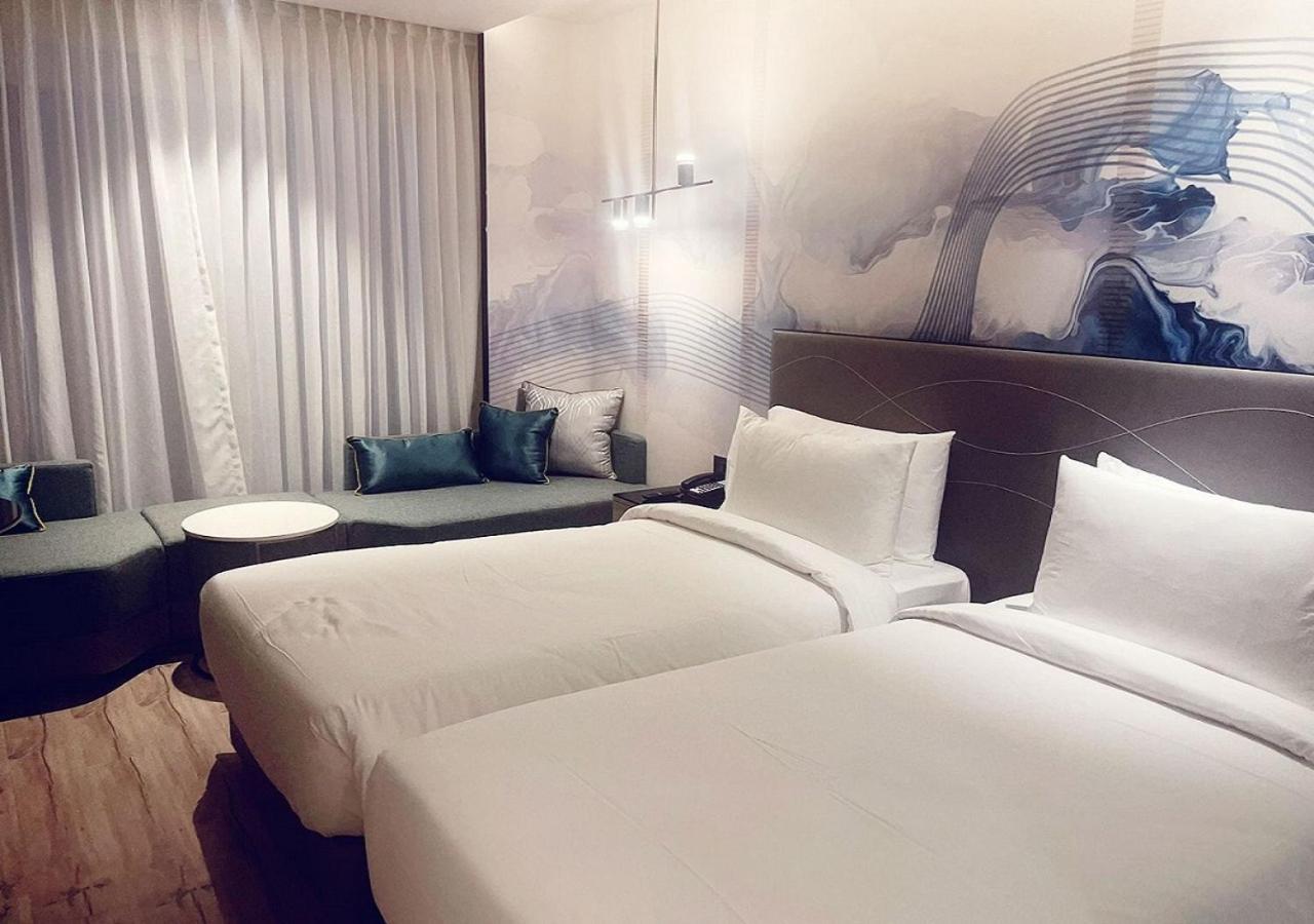 Park Inn By Radisson Surat Esterno foto